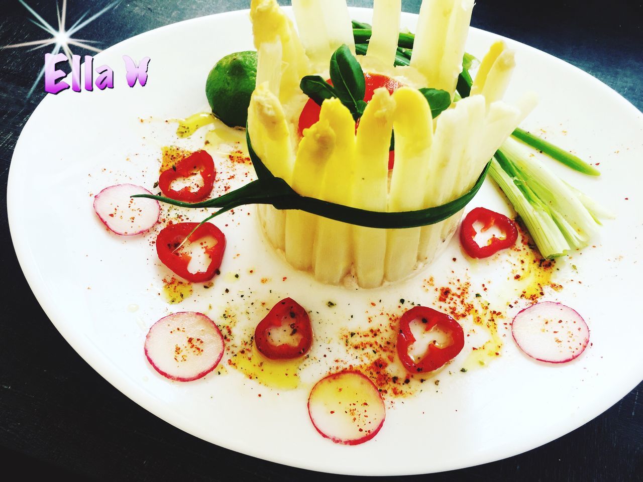 CLOSE-UP OF VEGETABLES IN PLATE