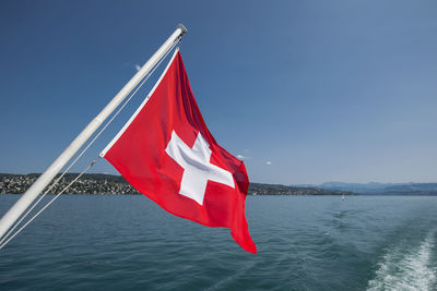 Swiss flag at the back of a boat on the zurich lake