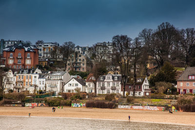 Beautiful houses and beaches on the banks of elbe river in hamburg on a cold end of winter day