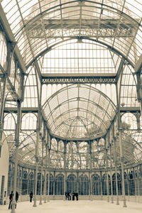 People in palacio de cristal