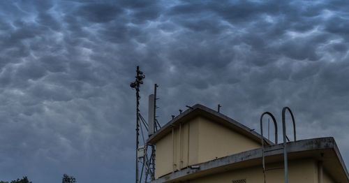 Low angle view of cloudy sky