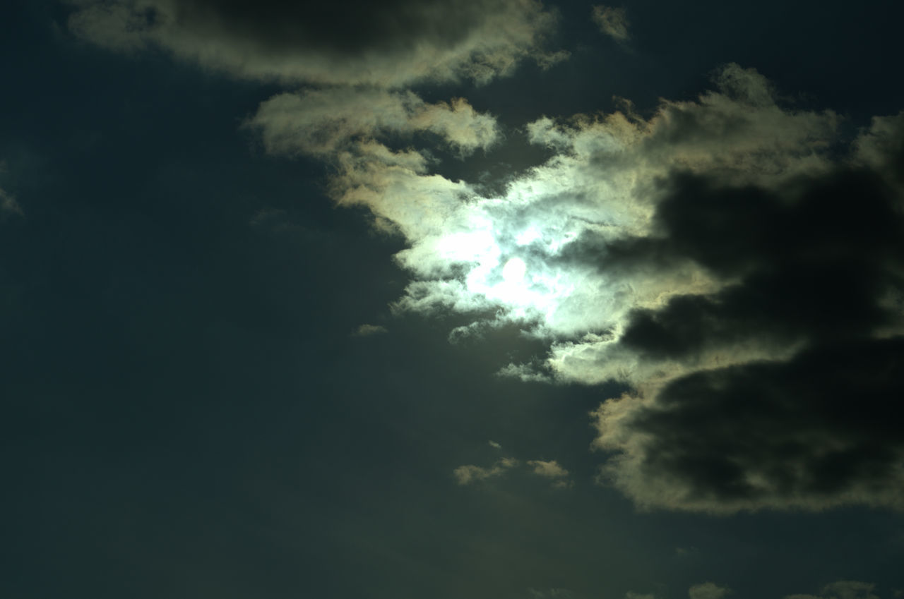 Cloud sky moon