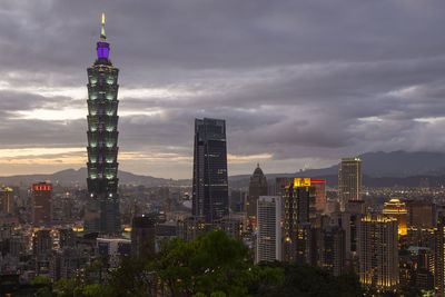 Sunset view of taipei 101 and the city, taiwan.