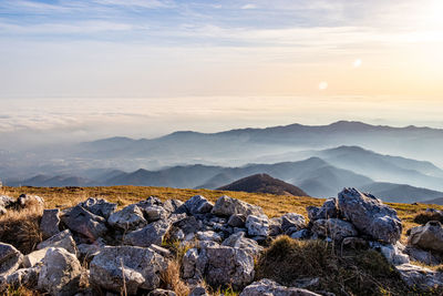 Fog between the hills 