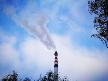 Low angle view of vapor trail against sky