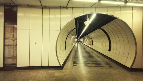 Underground underground walkway