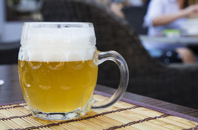 Beer glass on bamboo mat over table