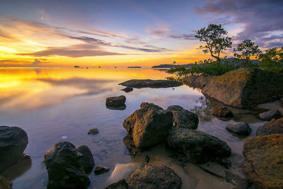 Scenic view of sea against sky at sunset