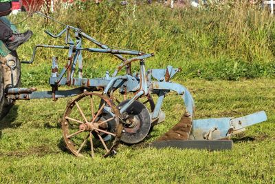 Damaged bicycle on field