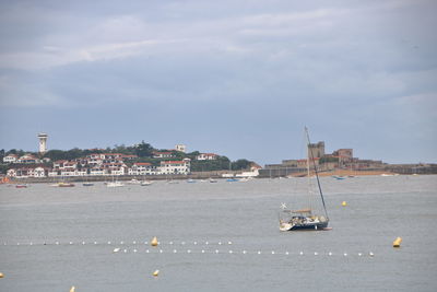 Sailboats sailing in sea against sky