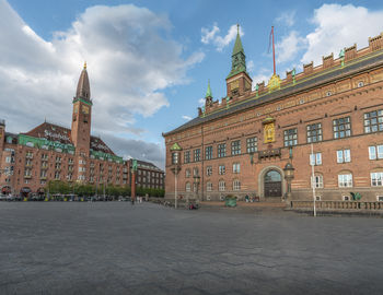 Buildings in city