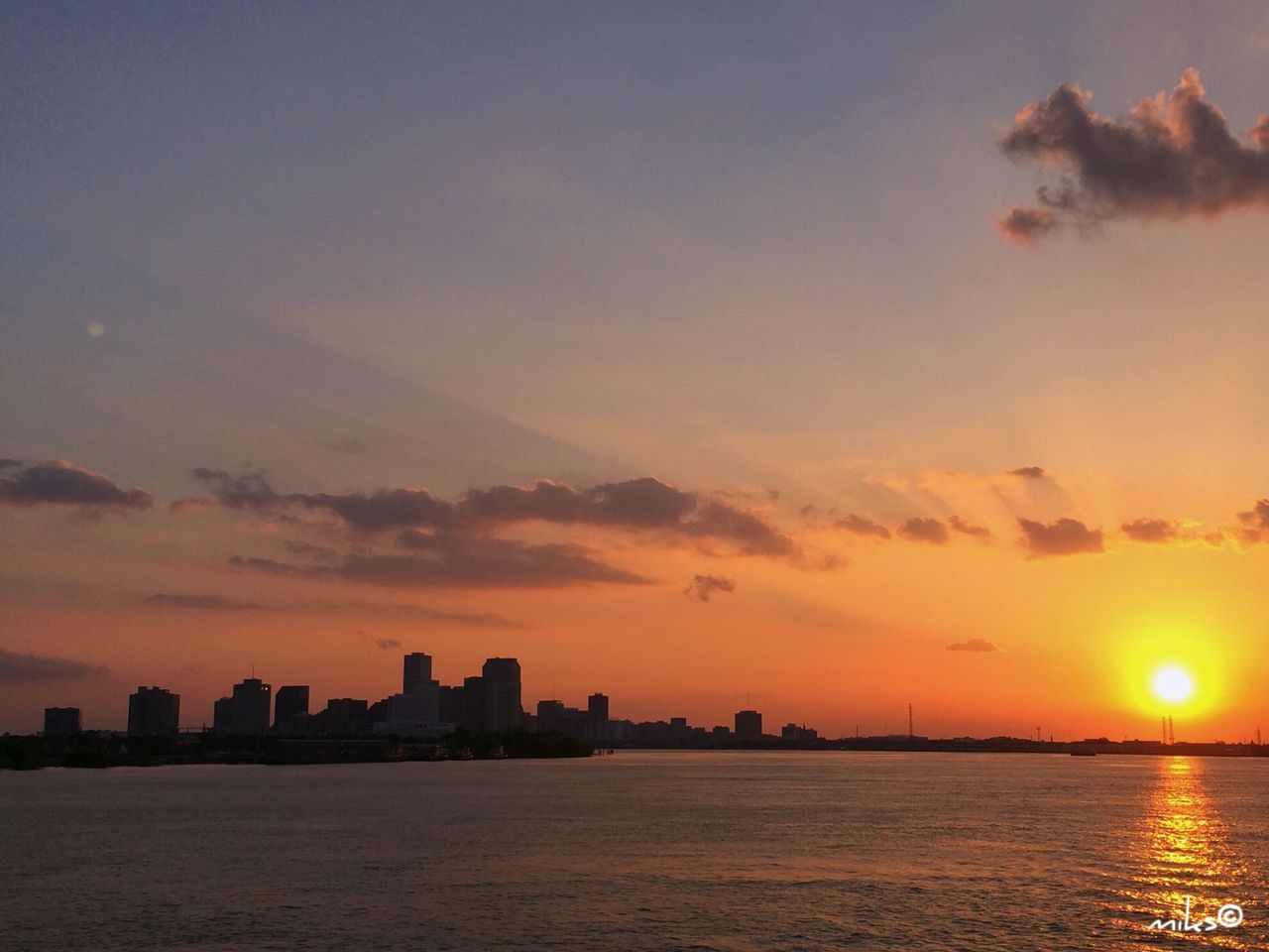 sunset, water, waterfront, sea, architecture, building exterior, orange color, built structure, sky, silhouette, scenics, sun, city, beauty in nature, tranquil scene, tranquility, reflection, nature, idyllic, river