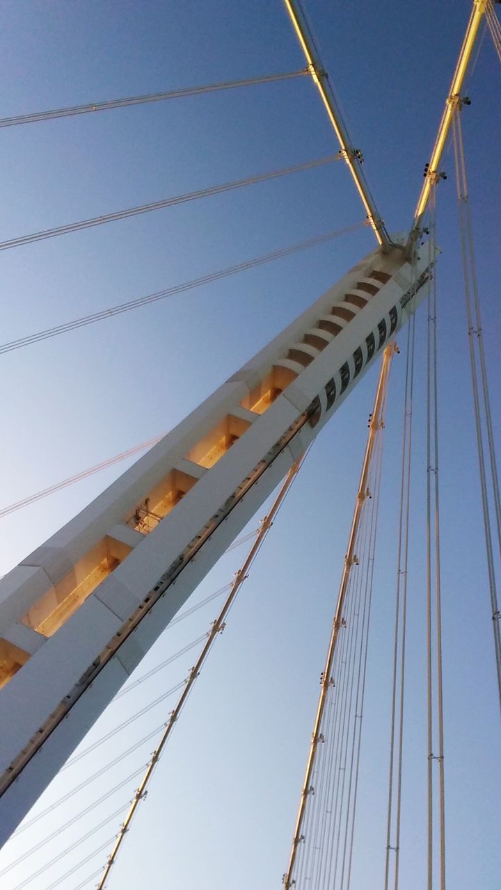 LOW ANGLE VIEW OF SAILBOAT AGAINST CLEAR SKY