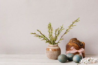 Easter composition with orthodox sweet bread, kulich and eggs on light background. easter holidays 