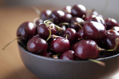 Close-up of grapes in bowl