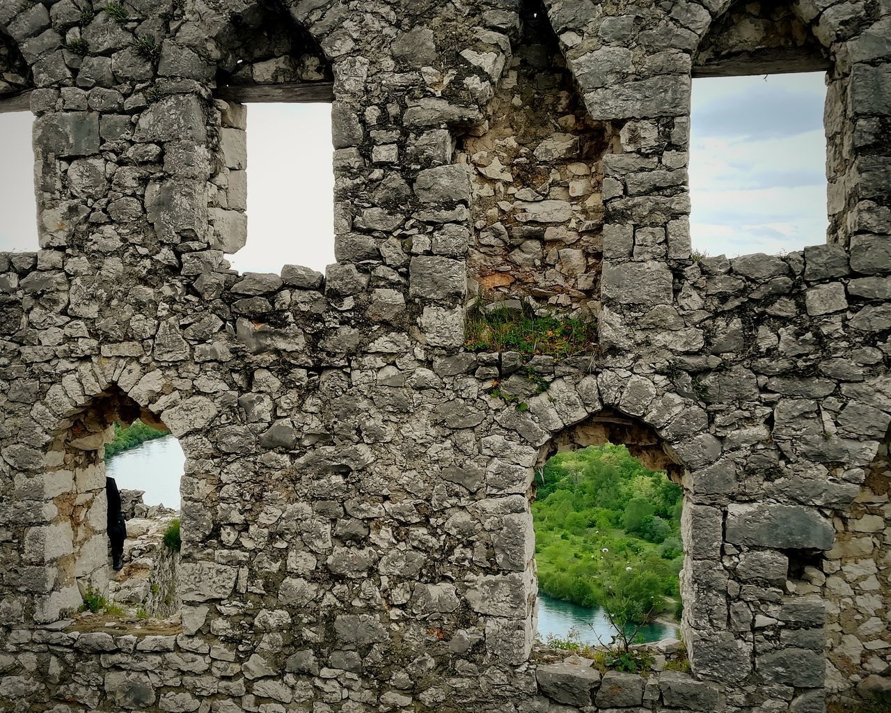 ARCH WINDOW ON OLD BUILDING