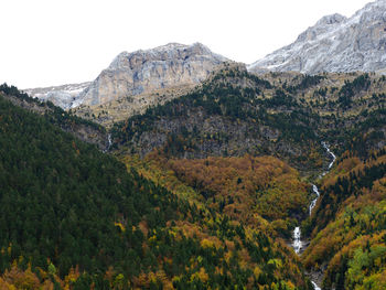 Early fall at the entrance to the bujaruelo valley, spain