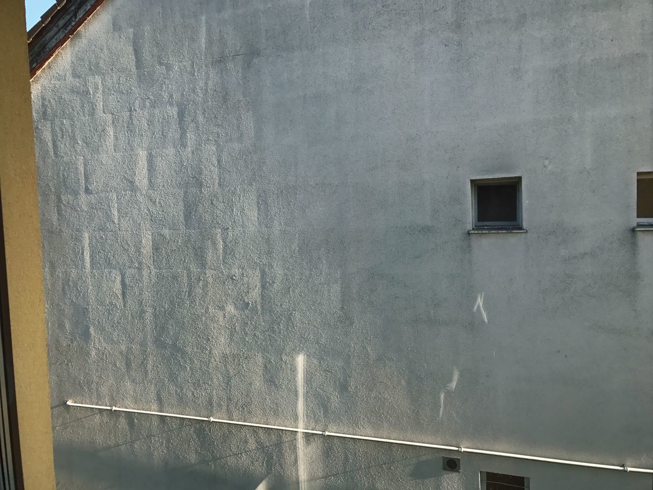 LOW ANGLE VIEW OF WINDOW ON BUILDING