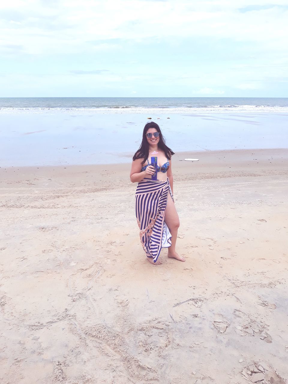 land, beach, sea, one person, leisure activity, young women, sky, young adult, water, beauty in nature, real people, full length, scenics - nature, lifestyles, sand, casual clothing, horizon, horizon over water, outdoors, beautiful woman