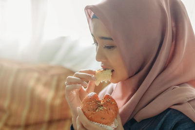 Hijab woman enjoying korean garlic bread