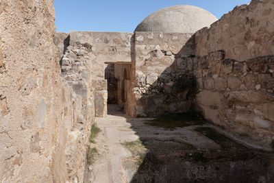 Old ruin building against sky