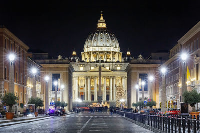 City lit up at night. st. peter's basilic, illuminated set up for christmas time. 