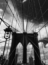 Brooklyn bridge against cloudy sky