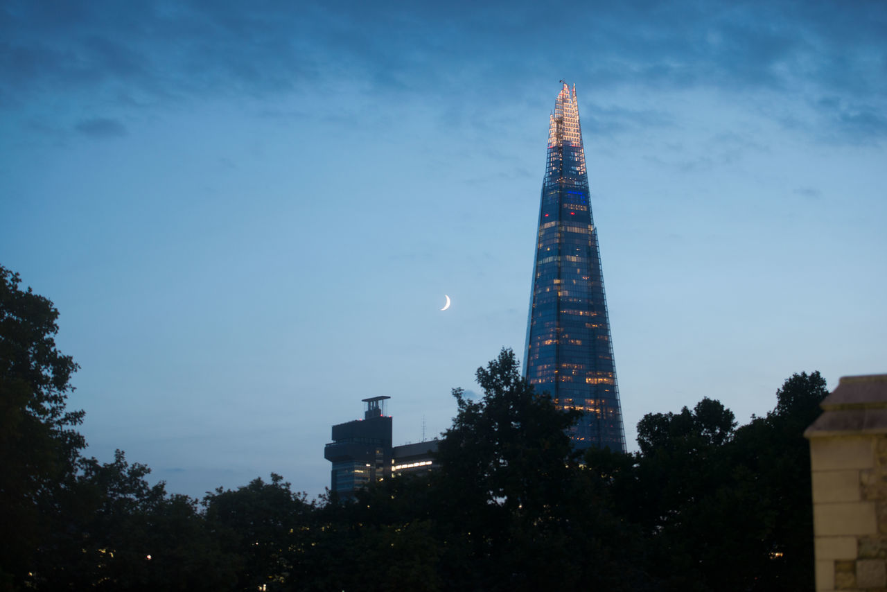 LOW ANGLE VIEW OF TOWER AGAINST SKY IN CITY