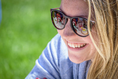 Portrait of smiling young man wearing sunglasses