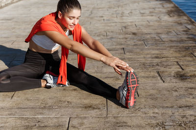 Full length of woman sitting on floor