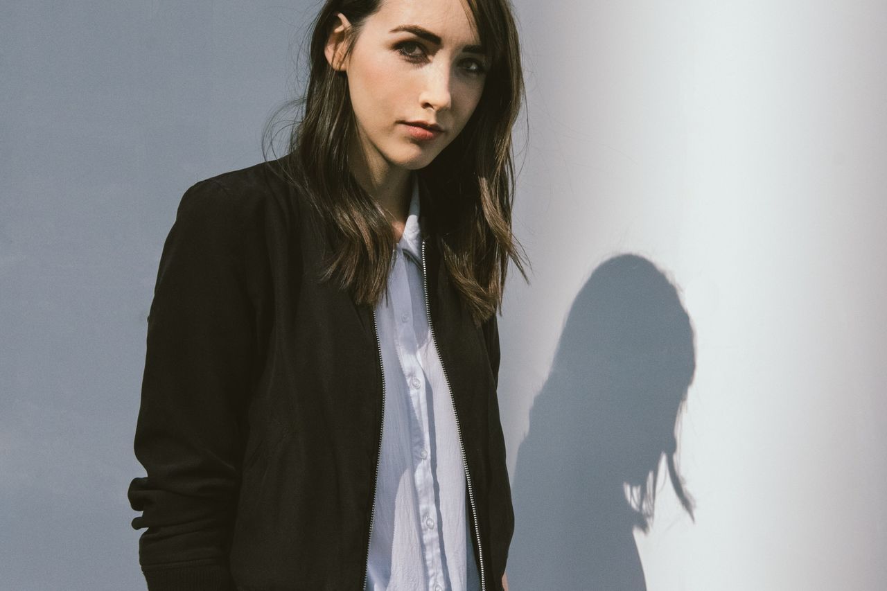 young adult, young women, studio shot, person, lifestyles, front view, long hair, portrait, casual clothing, white background, three quarter length, looking at camera, standing, leisure activity, waist up, copy space, wall - building feature