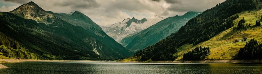 Panoramic view of lake and mountains against sky