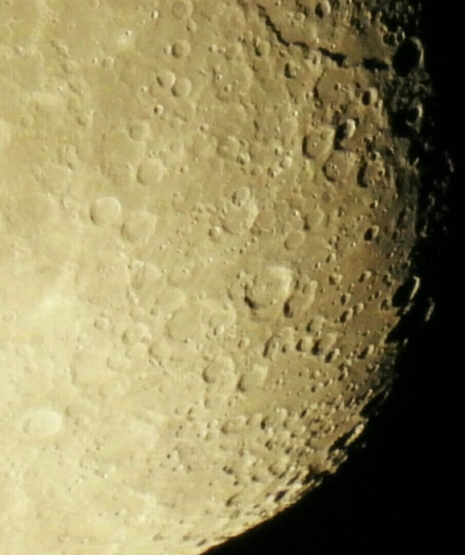 CLOSE-UP VIEW OF BUBBLES