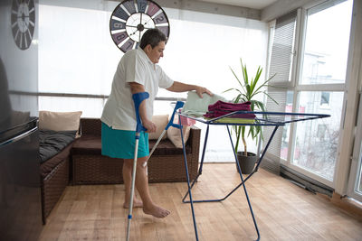 A disabled person washes laundry.