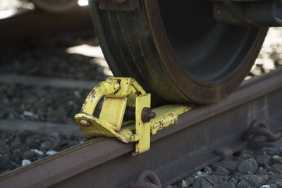 Railroad brake shoe of a train, transport and mobility by rail