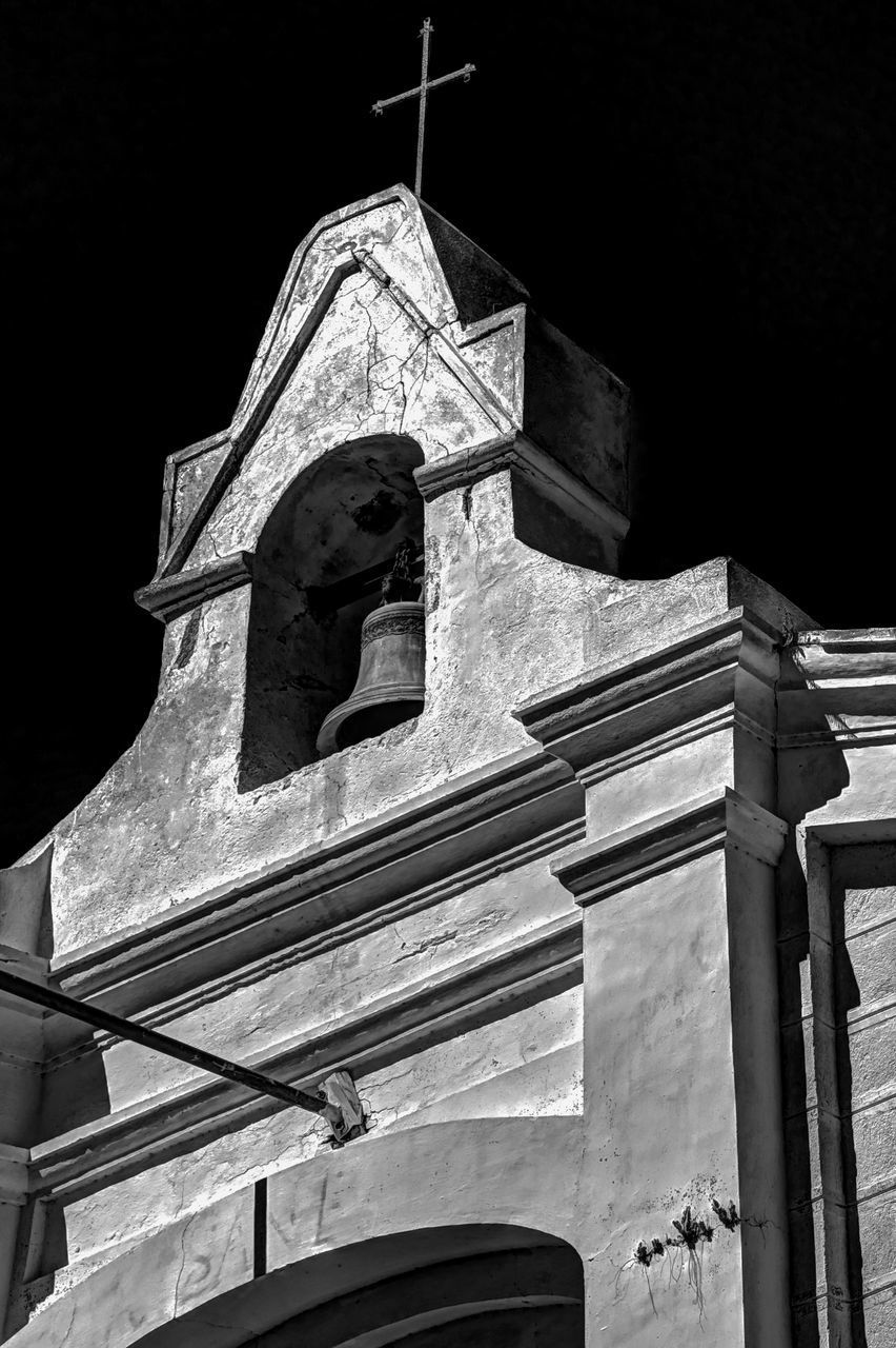 LOW ANGLE VIEW OF CROSS STATUE AGAINST SKY