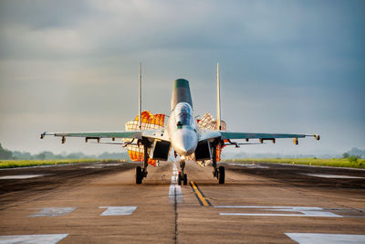 Sukhoi su30 mk2 landing n use air brake shield to say hello to photographer stood at end of runway