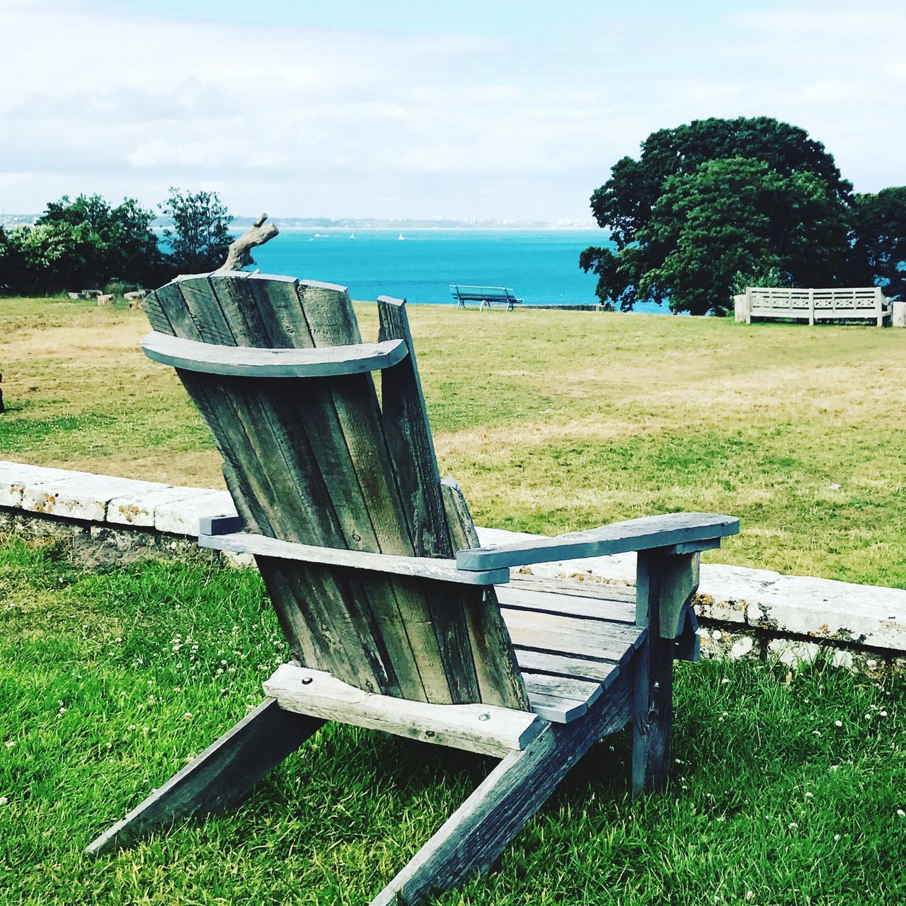 EMPTY BENCH ON FIELD