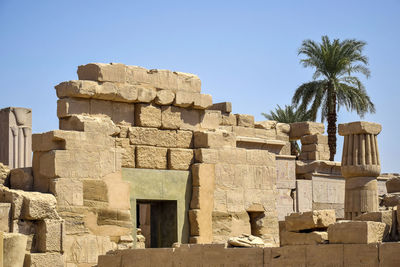 Picturesque view of ruins of complex of karnak temple on blue sky background. luxor, egypt
