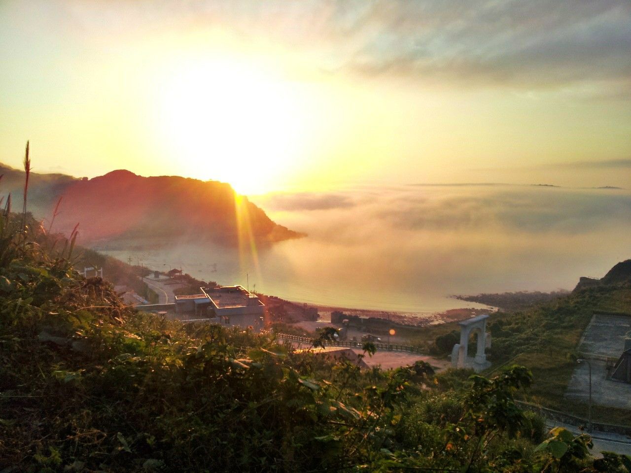 sunset, scenics, sun, sky, mountain, beauty in nature, tranquil scene, landscape, tranquility, sunbeam, nature, cloud - sky, building exterior, idyllic, high angle view, sunlight, house, built structure, tree, mountain range