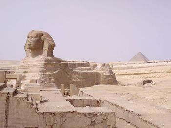 Statue of historical building against clear sky