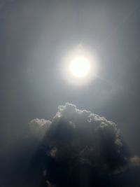 Low angle view of sun shining in sky