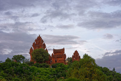 Ruins of temple against cloudy sky