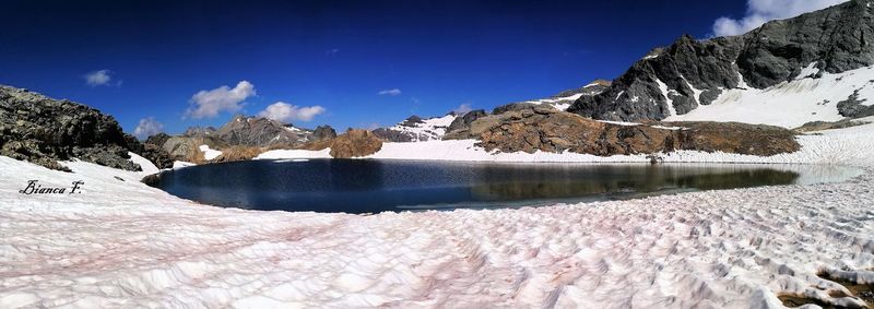 Panoramic view of lake and snowcapped mountains against sky