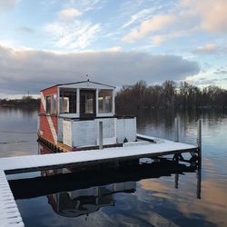 Built structure in lake against sky