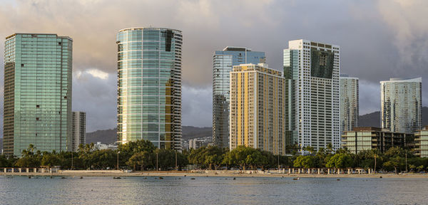 Waikiki, honolulu, hawaii - oct 31, 2021-skyline from beach