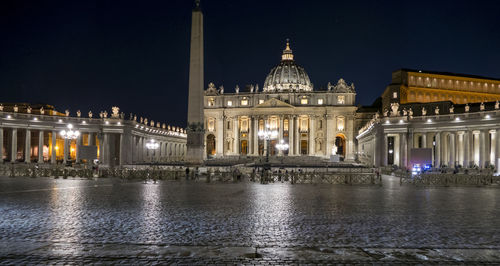 Extra wide view of the san pietro square in vatican