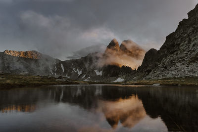 Panoramic view of lake and mountains against sky