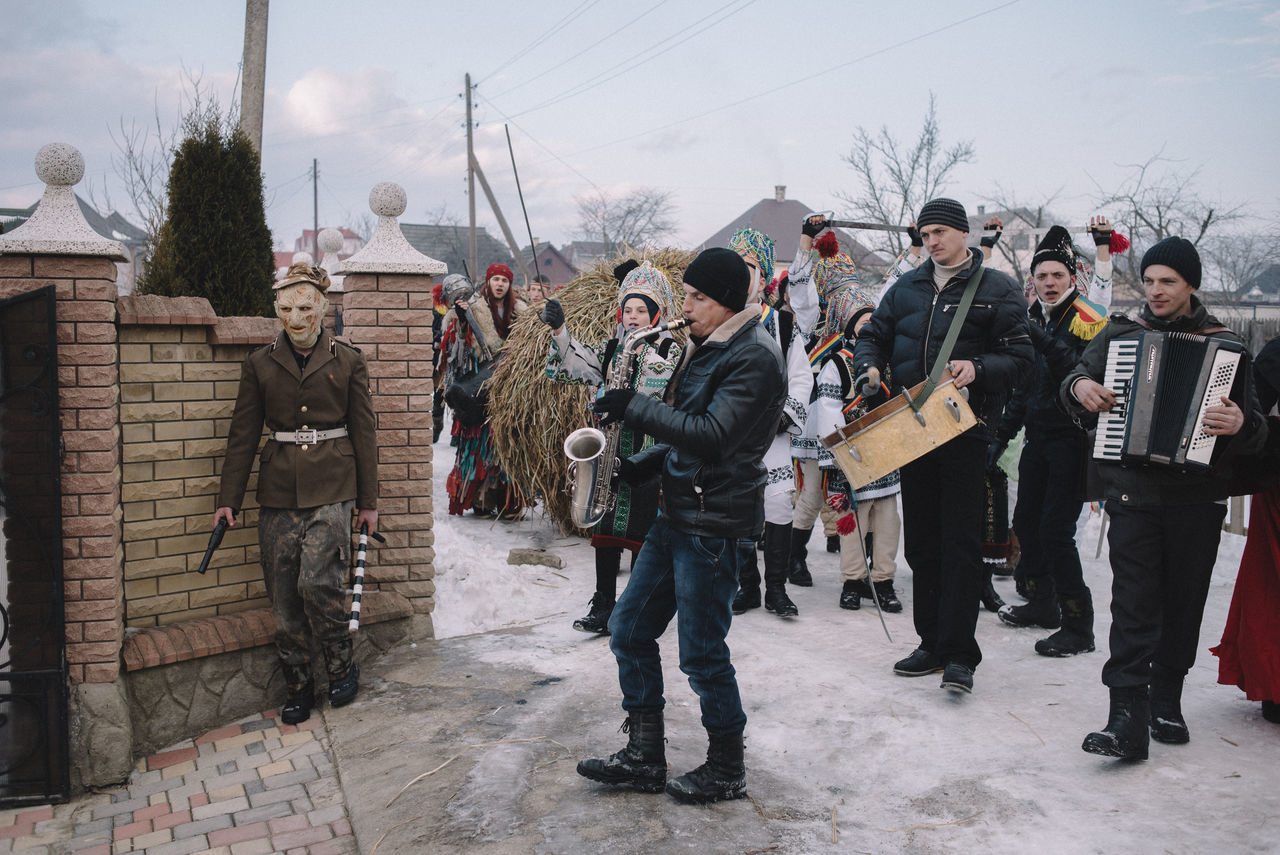 real people, men, full length, sky, standing, day, outdoors, politics, large group of people, army soldier, people