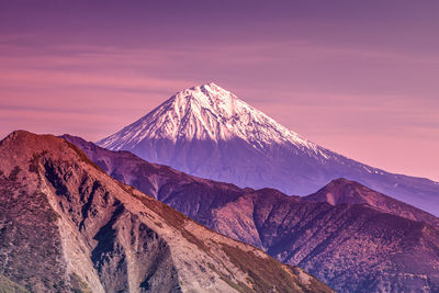 Avachinsky volcano in kamchatka peninsula on sunset